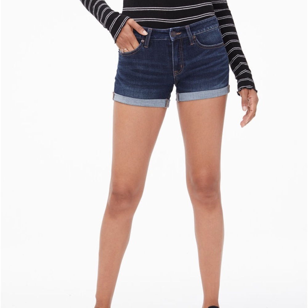 AÉROPOSTALE Womans Dark Wash Flex Effects Low-Rise Denim Midi Cuffed Shorts - Picture 4 of 12